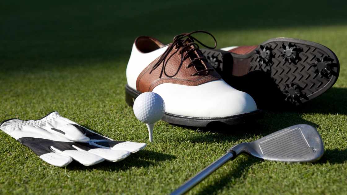 How to Clean White Golf Shoes