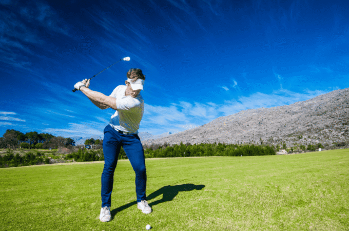 Should your right elbow be tucked in a golf swing?