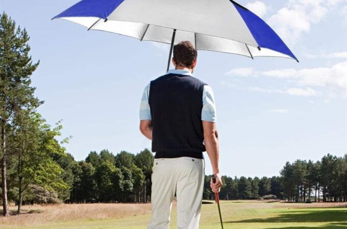 How to Pick the Best Golf Umbrella for Wind and Rain Protection