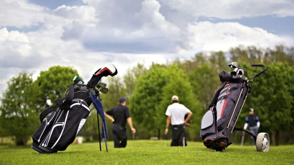 Heavy-duty golf travel bag protecting clubs during airport and road trips