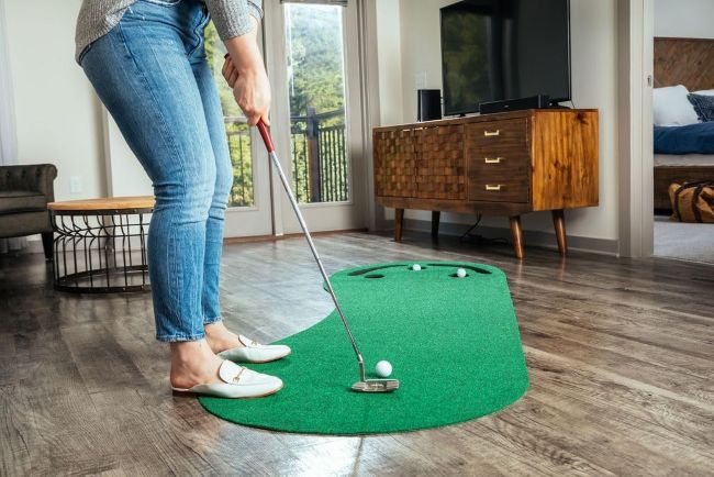 PUTT-A-BOUT Par Three golf putting green for home practice